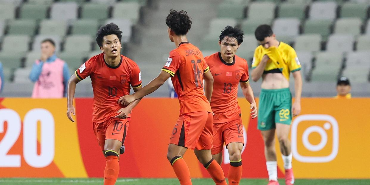 江苏苏宁击败上海申花，斩获关键胜利的简单介绍