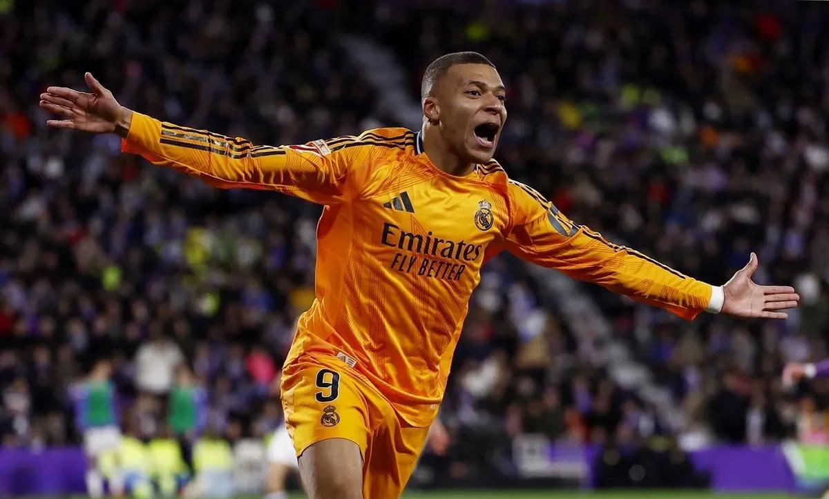 包含闪耀|||贝尔贡献=帽子戏法,皇马保持榜首的词条 包含闪耀|||贝尔贡献=帽子戏法,皇马保持榜首的词条