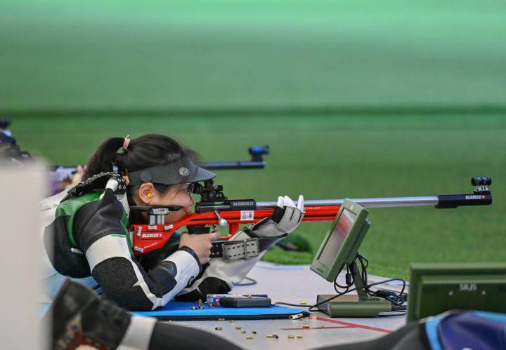 斯洛伐克选手获得射击比赛金牌，成绩突出