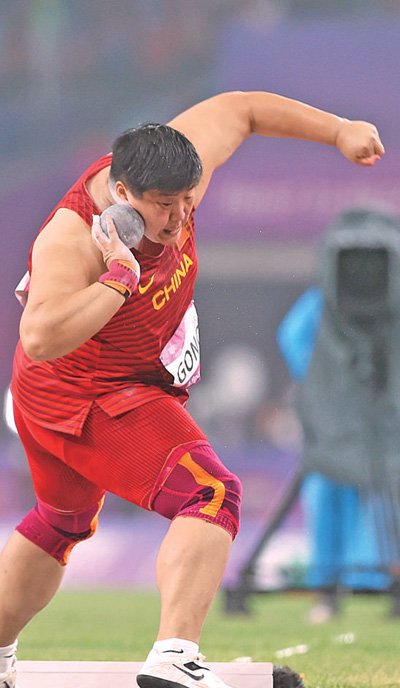 铅球选手精湛技艺备受称赞! 铅球选手精湛技艺备受称赞!