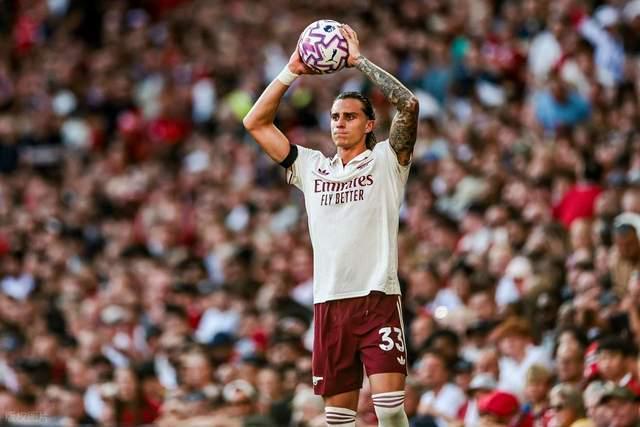 开云平台-包含阿森纳碾压德国乒乓球队，CoreJJ三分雨点燃全场激烈交锋总决赛，成为赛场最大亮点的词条