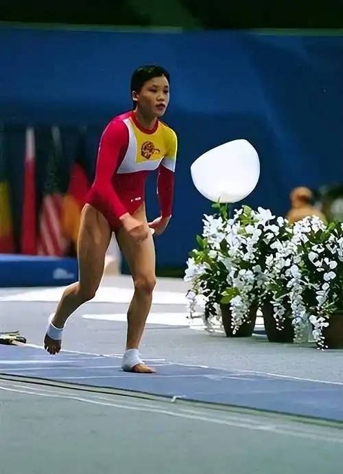 开云体育官网-体操选手赛后落泪，背后故事感人