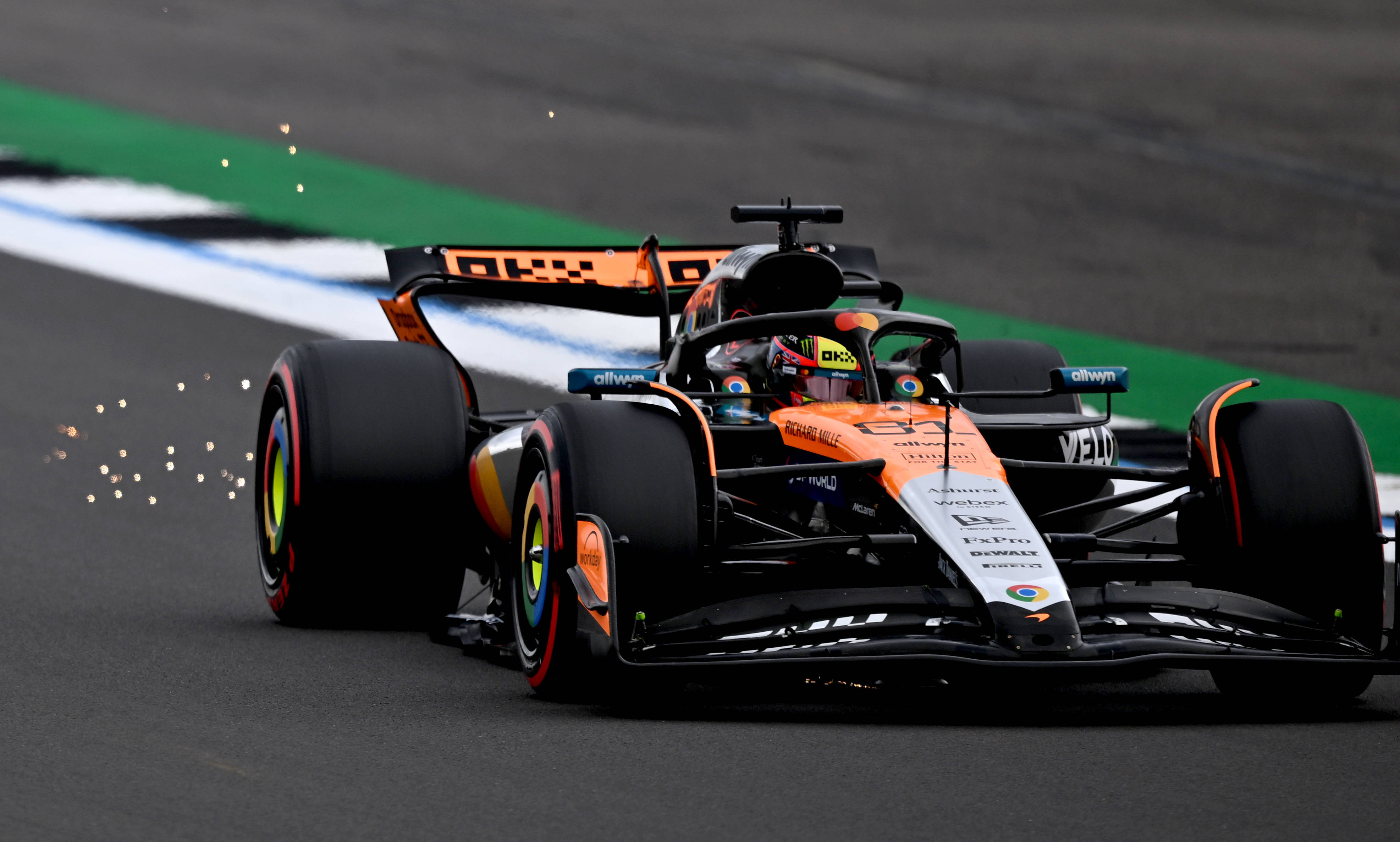 关于索伯车队轻取梅赛德斯，维斯塔潘关键制胜的信息