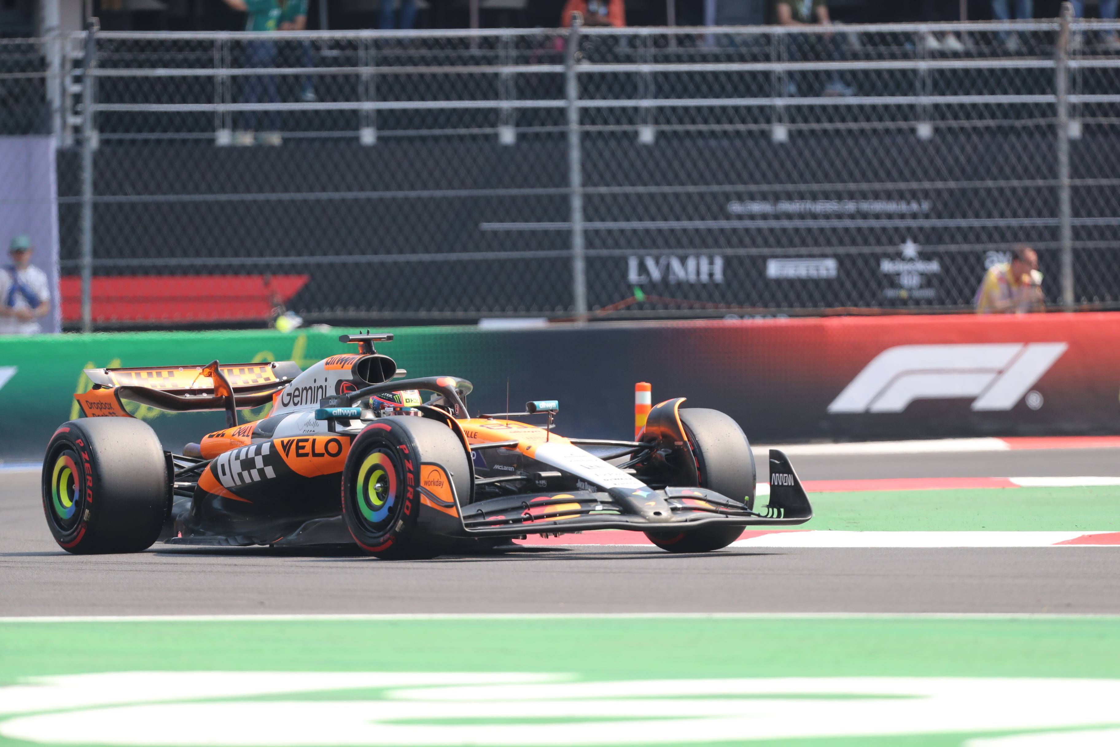 索伯车队险胜红牛二队，皮亚斯特里统治全场的简单介绍