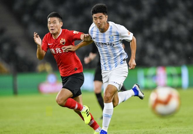 开云下载-黄色队伍在比赛中遭遇困难,最终胜利