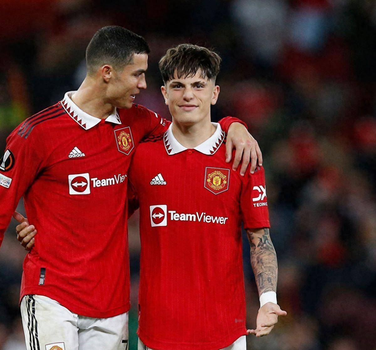 塞维利亚力克曼联，苏亚雷斯统治全场