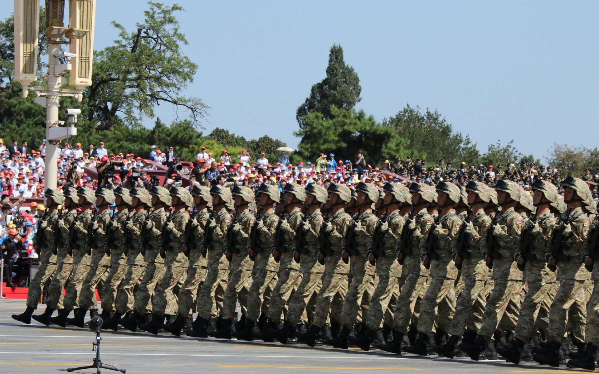 德里赫特NBA跨界奇袭,当足球悍将的长途奔袭接管季后赛