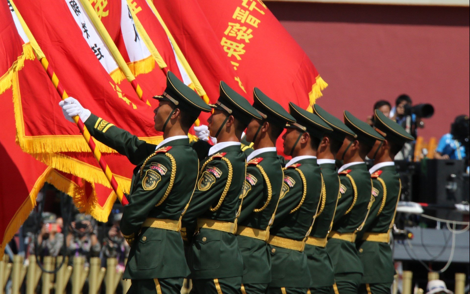 开云体育登录-阿什拉夫爆发诠释何为闪电，橙色风暴示演完全体速胜美学